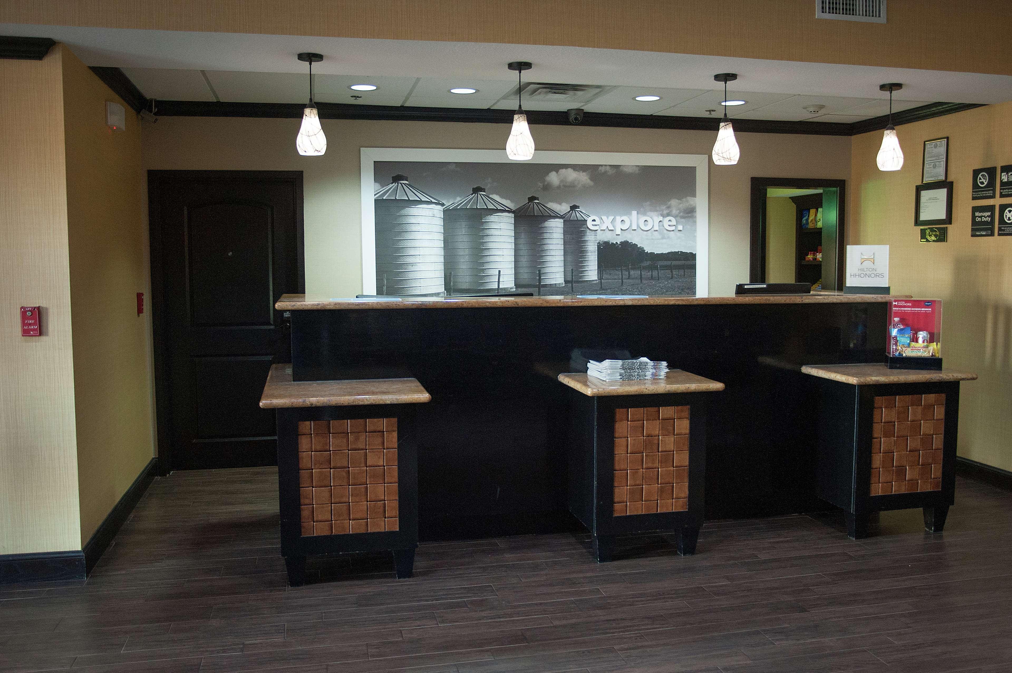 Hampton Inn & Suites Palestine Luaran gambar