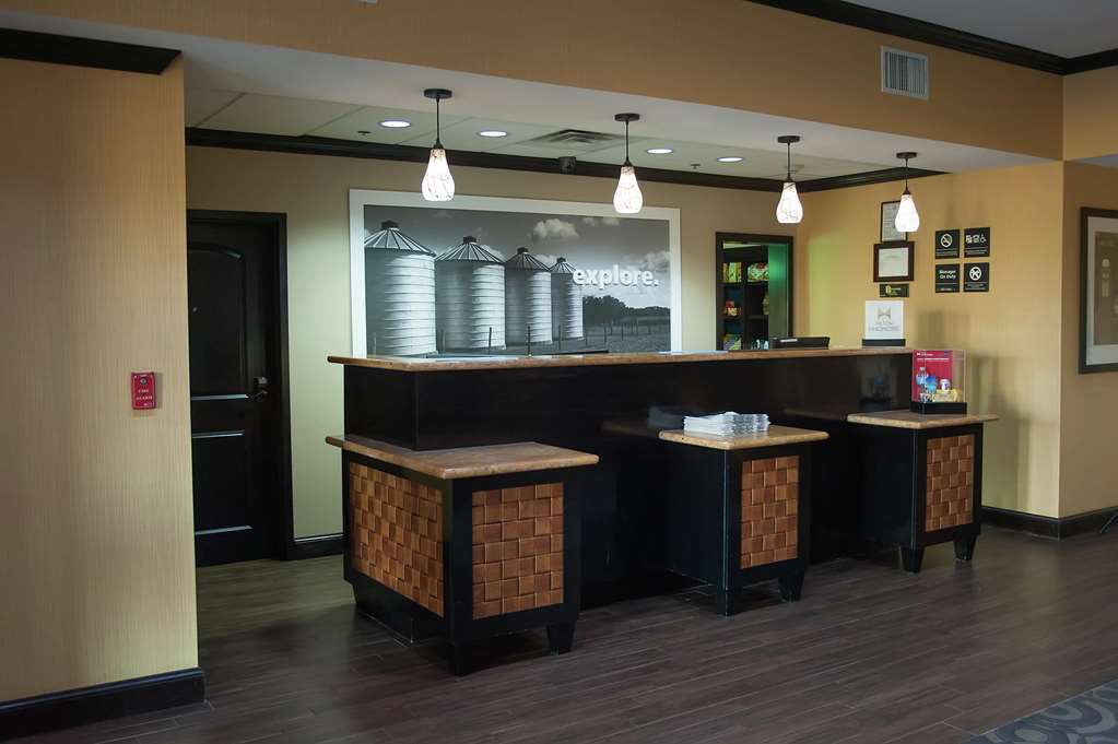 Hampton Inn & Suites Palestine Dalaman gambar